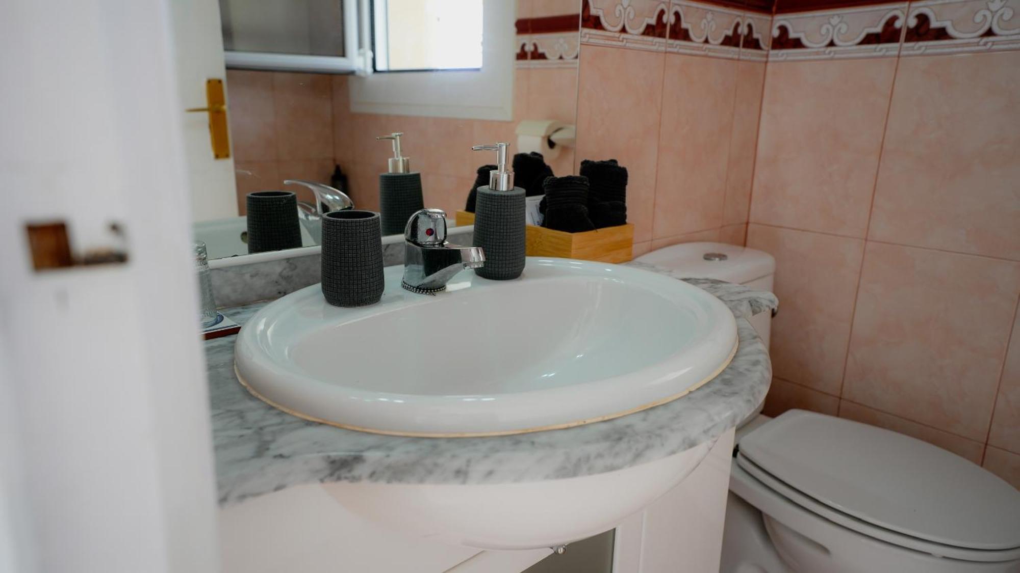 La Casa De Mima Panzió Cubelles Szoba fotó